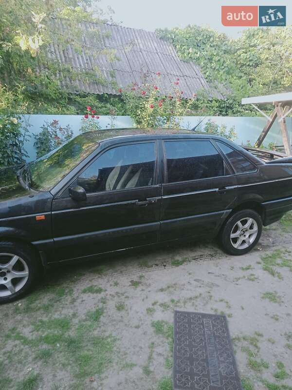 Седан Volkswagen Passat 1992 в Иваничах