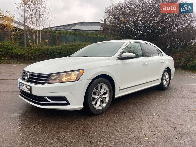 Седан Volkswagen Passat 2016 в Києві