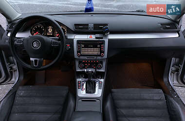 Седан Volkswagen Passat 2010 в Киеве