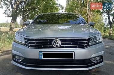 Седан Volkswagen Passat 2018 в Днепре