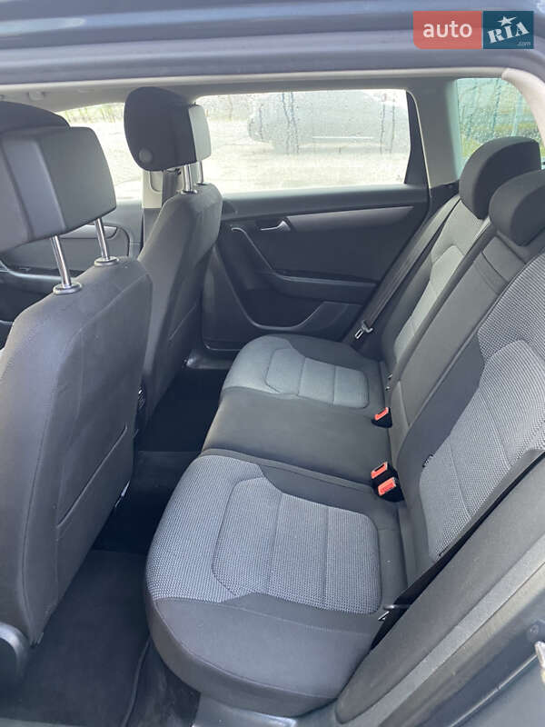 Універсал Volkswagen Passat 2014 в Івано-Франківську