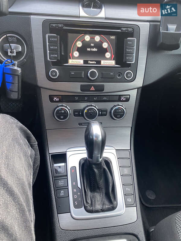 Універсал Volkswagen Passat 2014 в Івано-Франківську