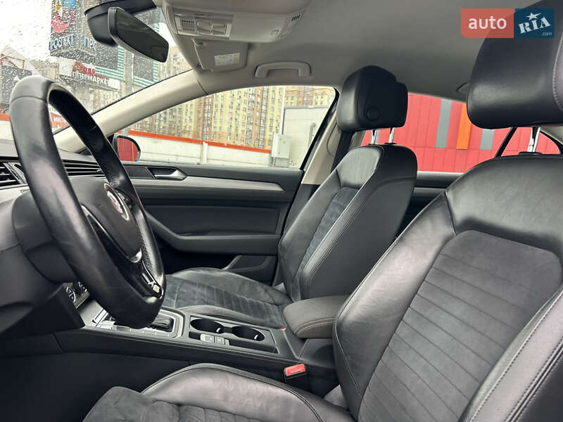 Седан Volkswagen Passat 2018 в Києві
