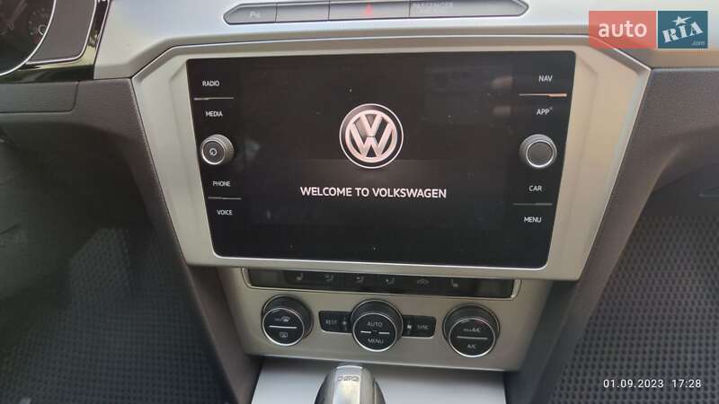 Універсал Volkswagen Passat 2018 в Чернівцях