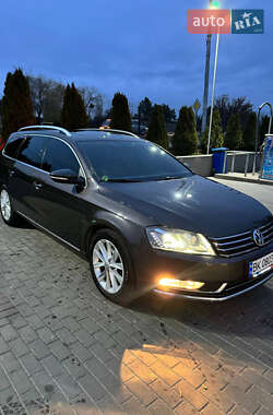 Универсал Volkswagen Passat 2011 в Вараше