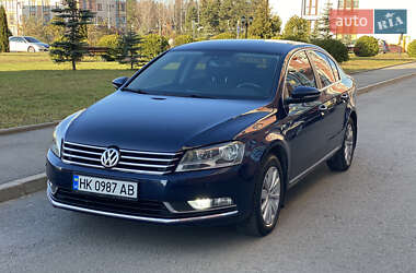 Седан Volkswagen Passat 2012 в Киеве