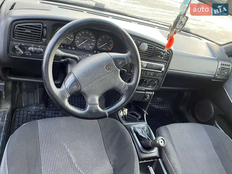 Універсал Volkswagen Passat 1994 в Житомирі