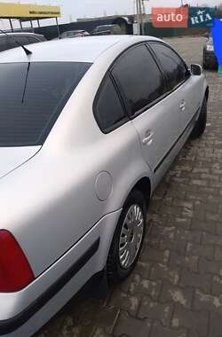 Седан Volkswagen Passat 2000 в Луцке