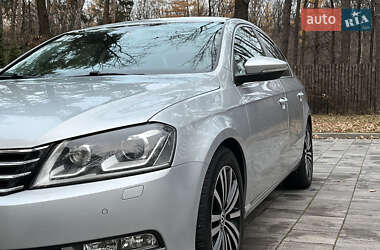 Седан Volkswagen Passat 2012 в Луцьку