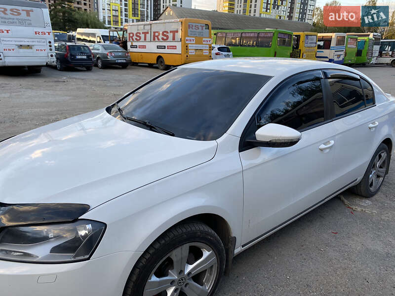 Седан Volkswagen Passat 2011 в Тернополі