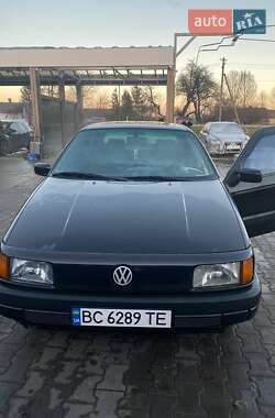 Седан Volkswagen Passat 1991 в Жовкві