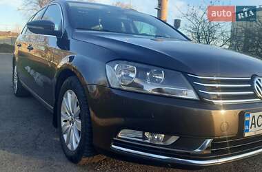 Універсал Volkswagen Passat 2012 в Нововолинську