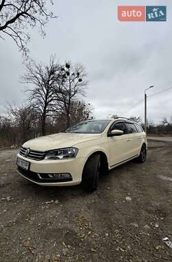 Універсал Volkswagen Passat 2011 в Дніпрі