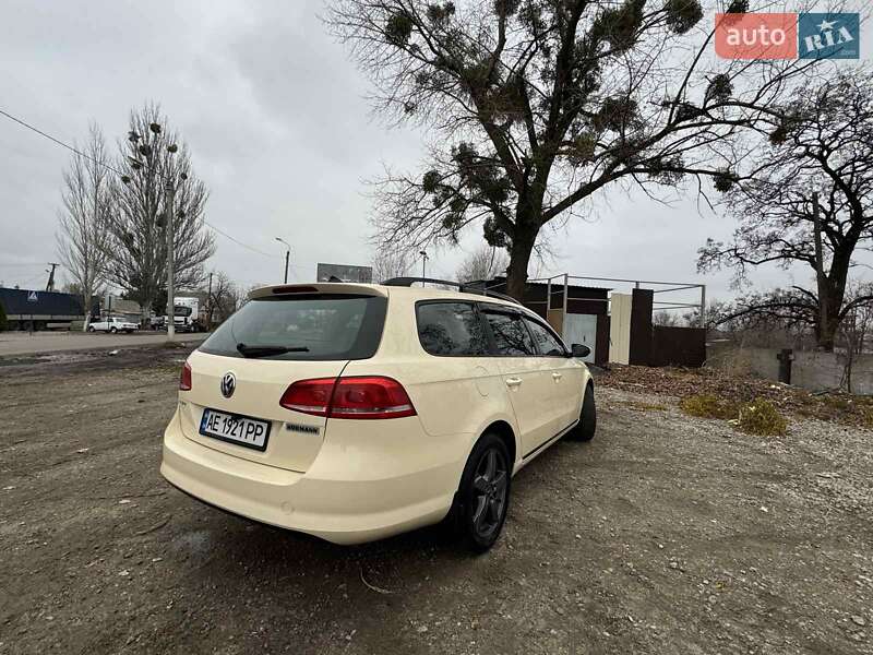 Універсал Volkswagen Passat 2011 в Дніпрі