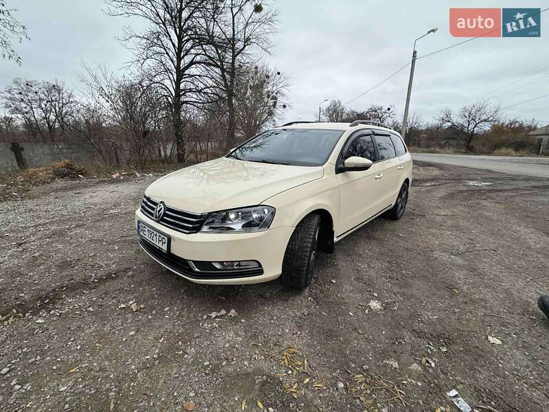 Універсал Volkswagen Passat 2011 в Дніпрі