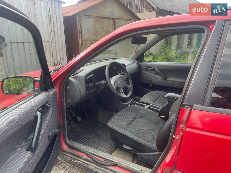 Универсал Volkswagen Passat 1990 в Перечине
