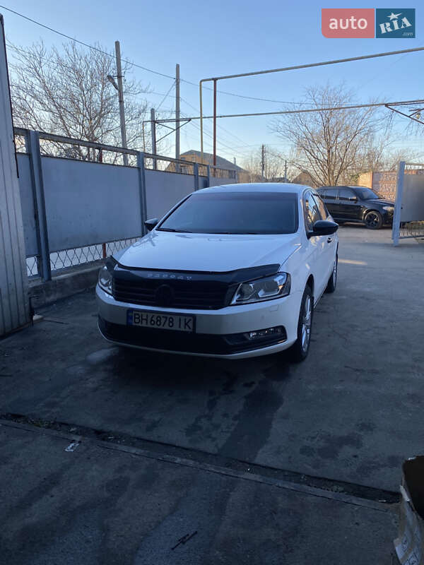 Седан Volkswagen Passat 2013 в Ізмаїлі