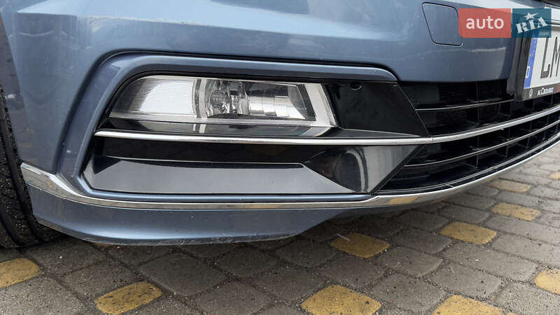 Седан Volkswagen Passat 2015 в Сваляве