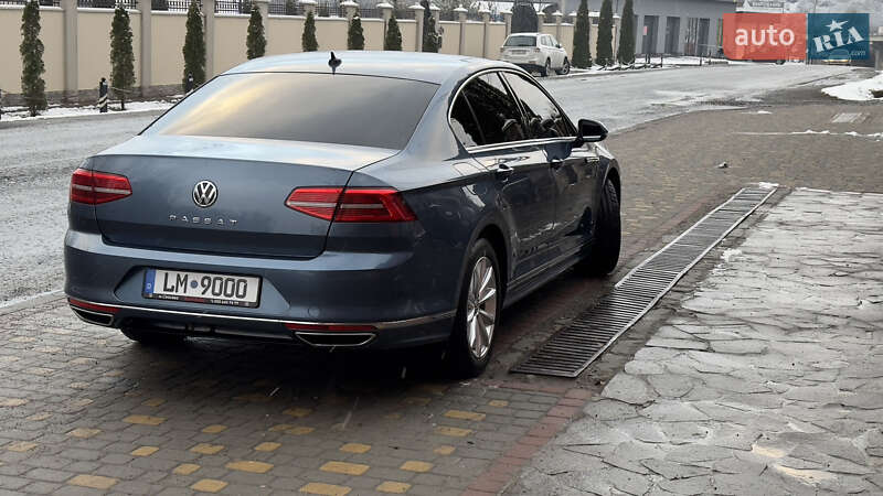 Седан Volkswagen Passat 2015 в Сваляве
