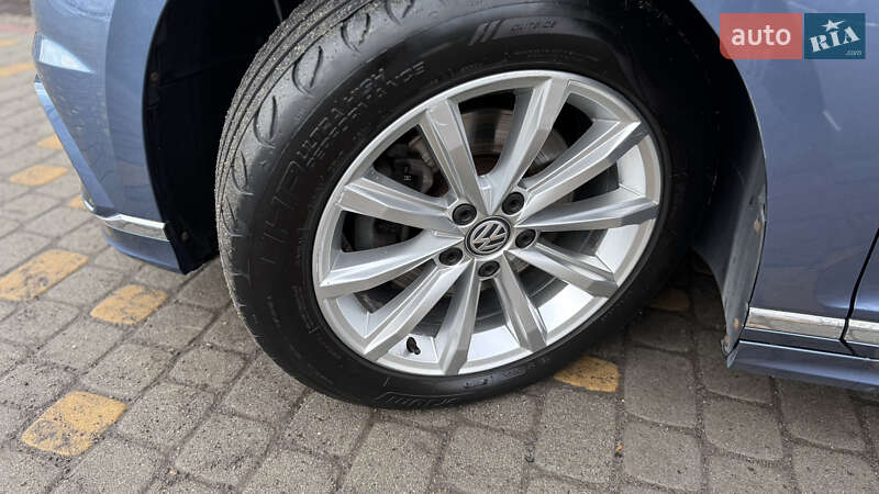 Седан Volkswagen Passat 2015 в Сваляве