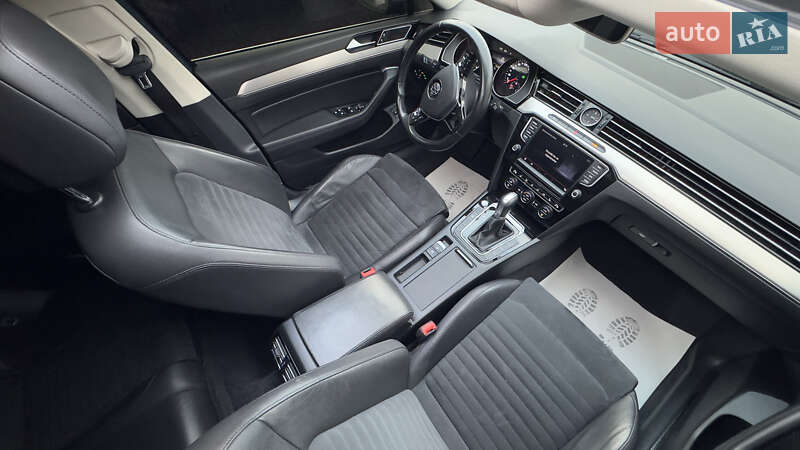 Седан Volkswagen Passat 2015 в Сваляве