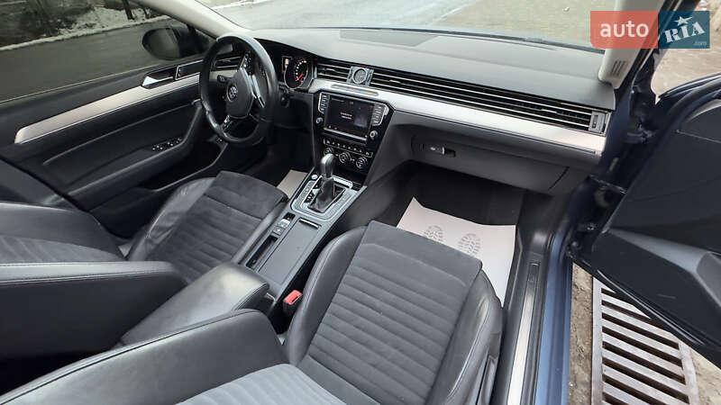 Седан Volkswagen Passat 2015 в Сваляве