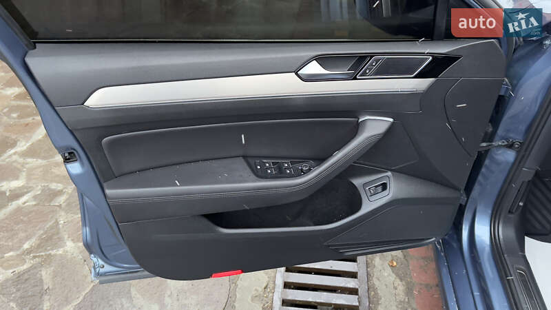 Седан Volkswagen Passat 2015 в Сваляве