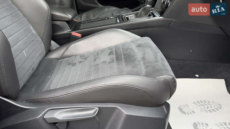 Седан Volkswagen Passat 2015 в Сваляве