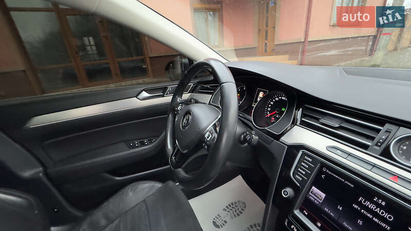 Седан Volkswagen Passat 2015 в Сваляве