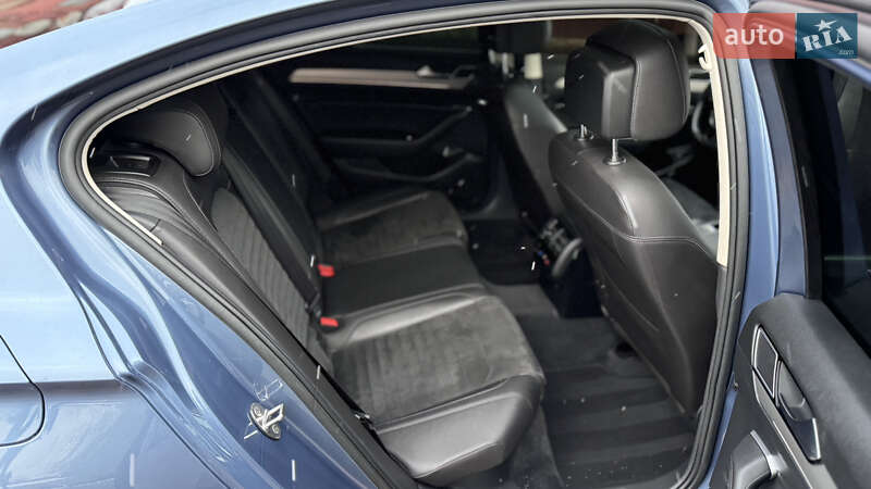 Седан Volkswagen Passat 2015 в Сваляве