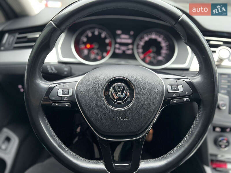 Седан Volkswagen Passat 2015 в Києві