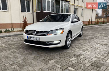 Седан Volkswagen Passat 2013 в Ромнах