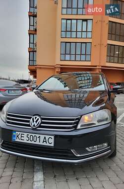 Універсал Volkswagen Passat 2013 в Дніпрі