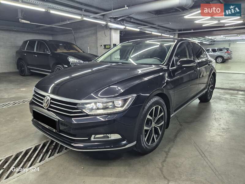 Седан Volkswagen Passat 2018 в Киеве