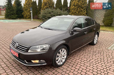 Седан Volkswagen Passat 2011 в Львові