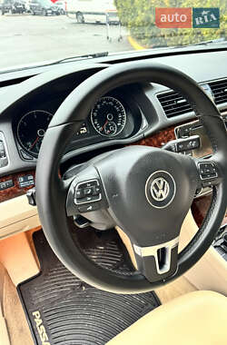 Седан Volkswagen Passat 2013 в Києві