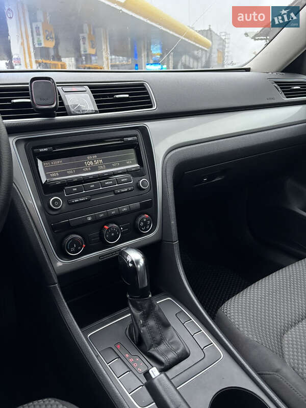 Седан Volkswagen Passat 2012 в Киеве