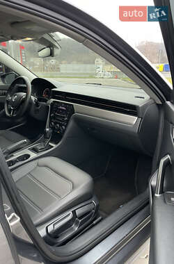 Седан Volkswagen Passat 2021 в 