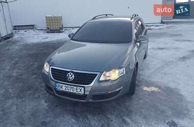 Універсал Volkswagen Passat 2009 в Рівному