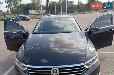 Універсал Volkswagen Passat 2016 в Житомирі