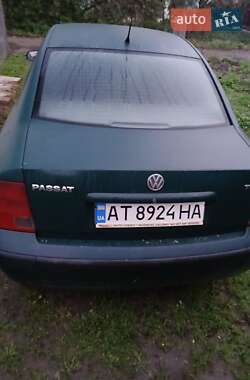 Седан Volkswagen Passat 1998 в Ходореві