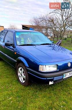 Седан Volkswagen Passat 1988 в Нових Санжарах