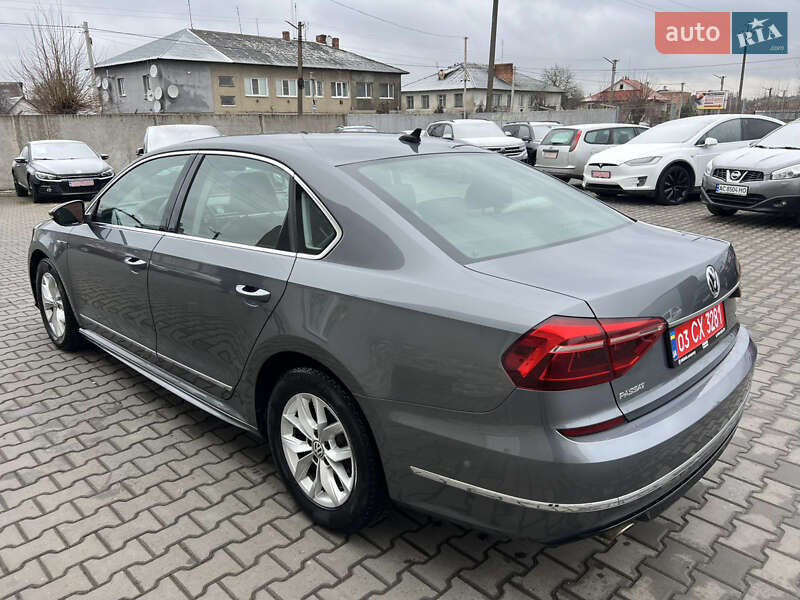 Седан Volkswagen Passat 2017 в Луцке