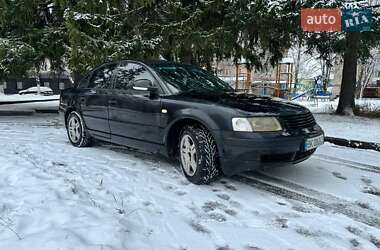 Седан Volkswagen Passat 1997 в Рівному