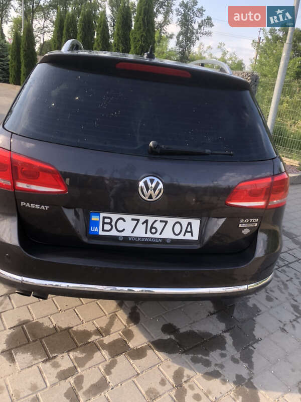 Универсал Volkswagen Passat 2011 в Старом Самборе