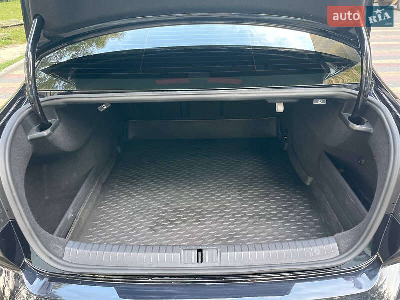 Седан Volkswagen Passat 2015 в Чернівцях