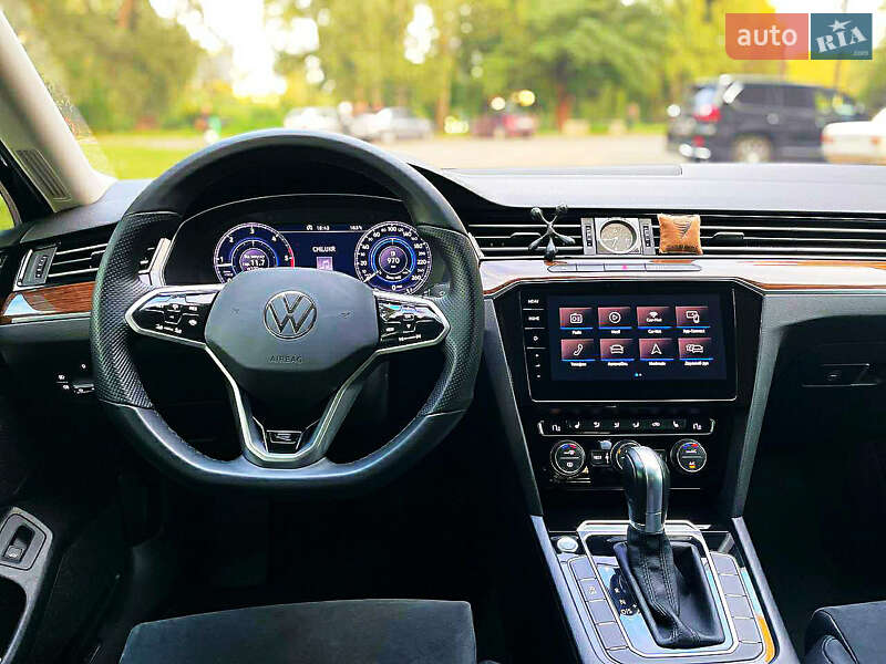 Седан Volkswagen Passat 2015 в Чернівцях