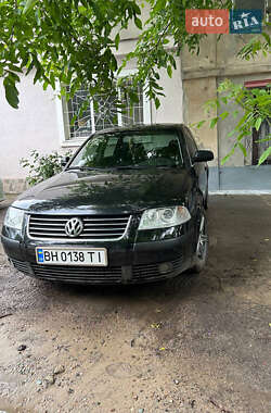 Седан Volkswagen Passat 2002 в Одессе