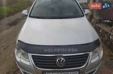 Седан Volkswagen Passat 2005 в Гайвороні