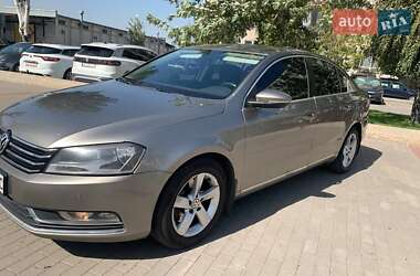 Седан Volkswagen Passat 2014 в Дніпрі